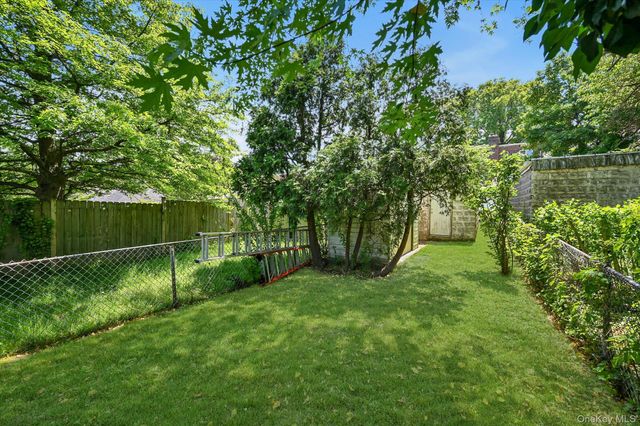 15822 Powells Cove Boulevard, Whitestone, NY 11357
