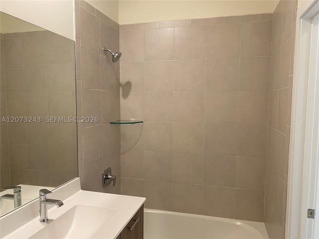 7915 NW 104th Ave 4, Doral, FL 33178