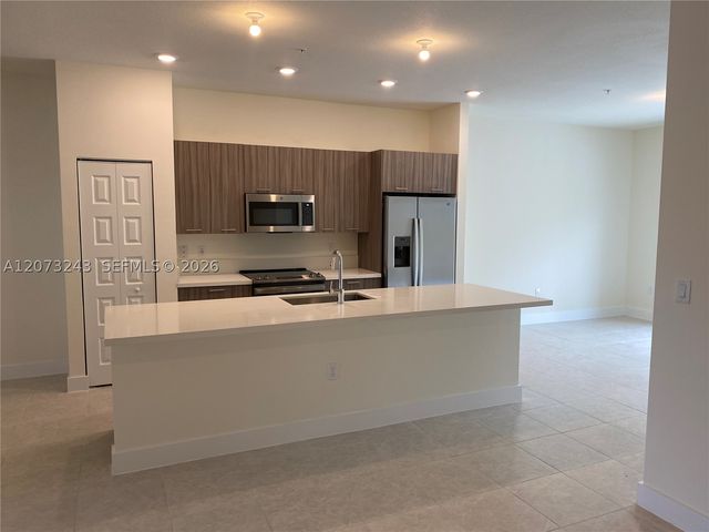7915 NW 104th Ave 4, Doral, FL 33178