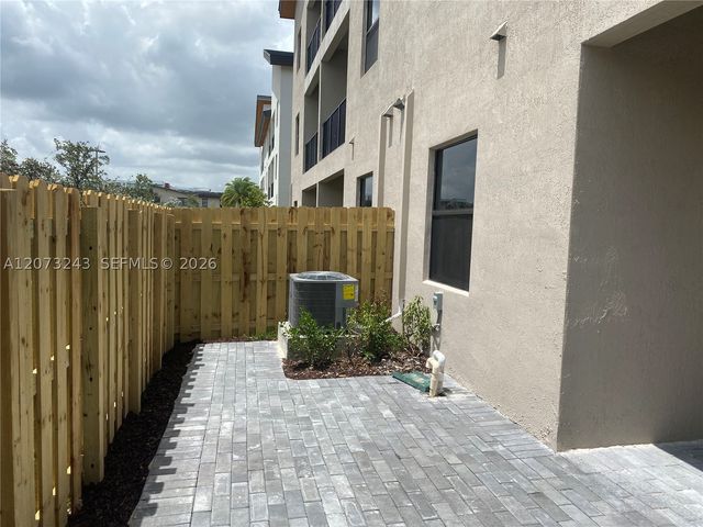 7915 NW 104th Ave 4, Doral, FL 33178