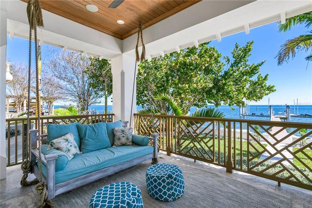 1695 BRIGHTWATERS BOULEVARD NE, St Petersburg, FL 33704