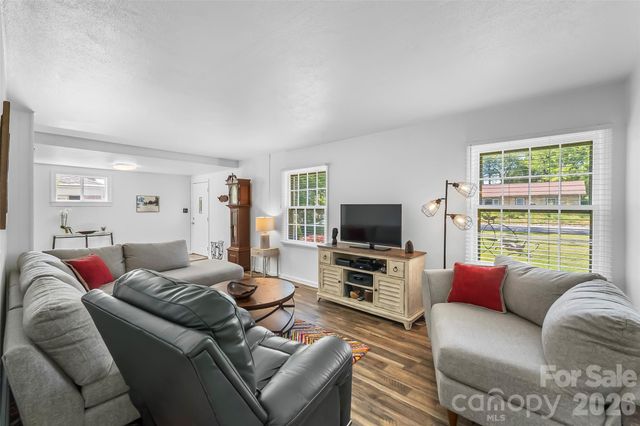 19 Wilburn Road, Asheville, NC 28806