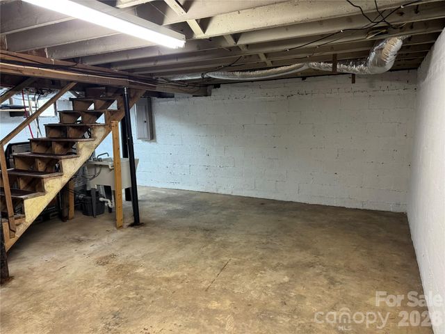 19 Wilburn Road, Asheville, NC 28806