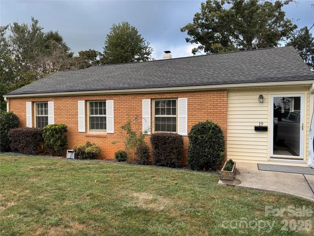 19 Wilburn Road, Asheville, NC 28806