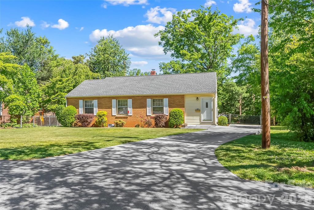 19 Wilburn Road, Asheville, NC 28806