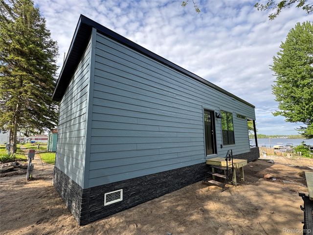 27 Sunset Lane, Fenton Charter Township, MI 48430