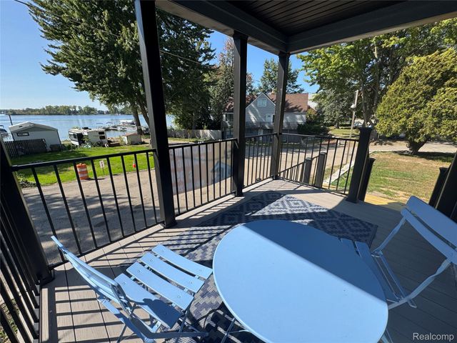 27 Sunset Lane, Fenton Charter Township, MI 48430