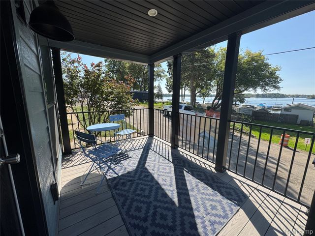 27 Sunset Lane, Fenton Charter Township, MI 48430