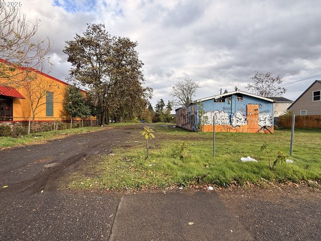 2706 Se 122ND Ave, Portland, OR 97236