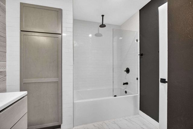 11700 61st Avenue, Blue Grass, IA 52726