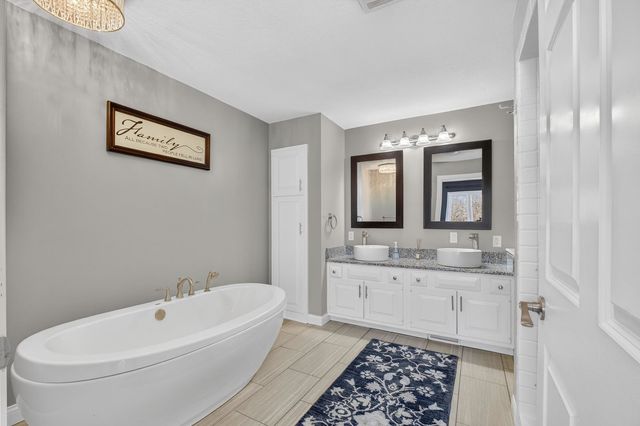 11700 61st Avenue, Blue Grass, IA 52726