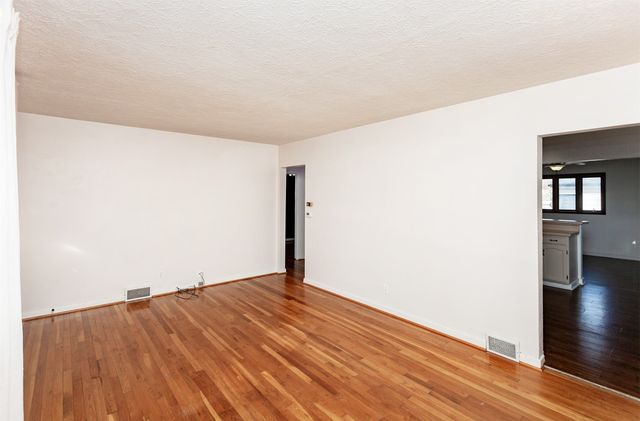 1829 Locust Street, West Des Moines, IA 50265