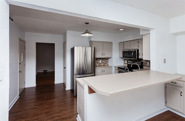 1829 Locust Street, West Des Moines, IA 50265