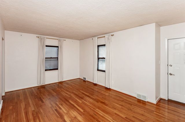 1829 Locust Street, West Des Moines, IA 50265