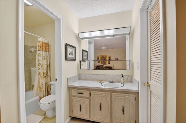 615 High Point Drive C, Delray Beach, FL 33445