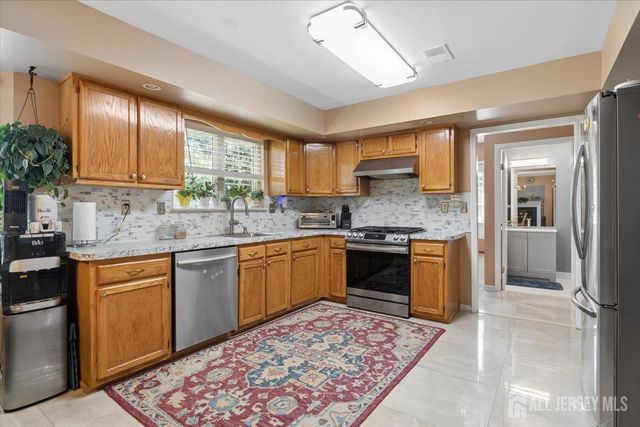 8 Piluso Way, Piscataway, NJ 08854