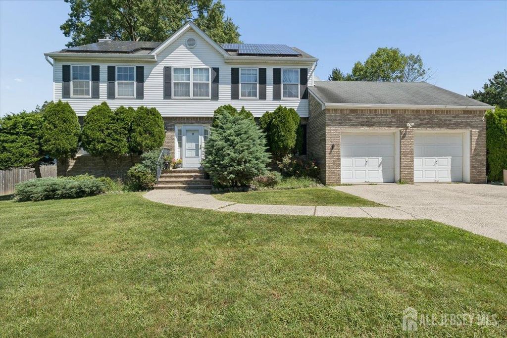 8 Piluso Way, Piscataway, NJ 08854