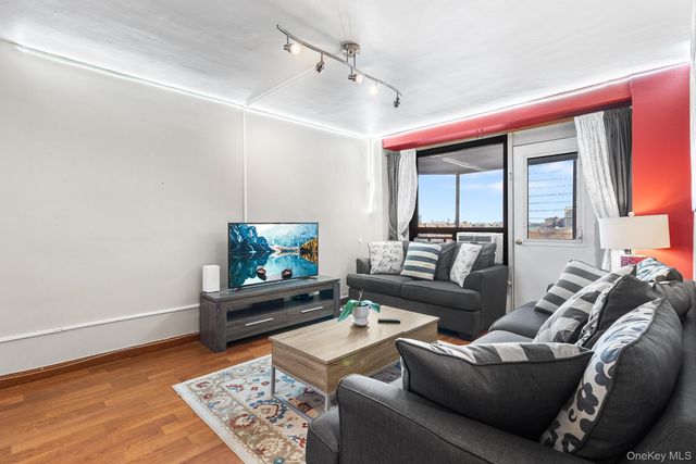 6125 98th Street 9F, Rego Park, NY 11374