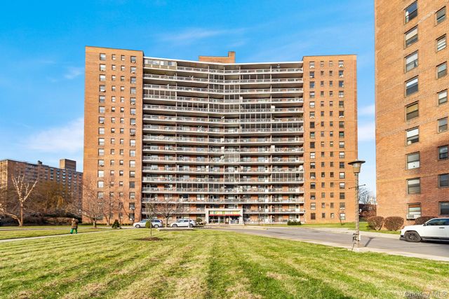 6125 98th Street 9F, Rego Park, NY 11374