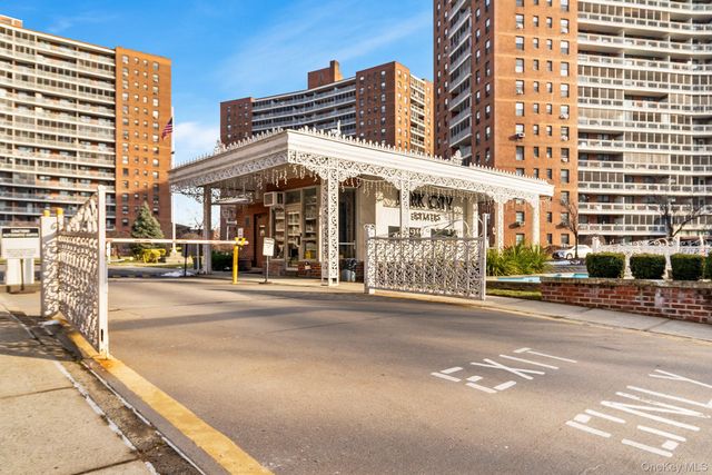 6125 98th Street 9F, Rego Park, NY 11374