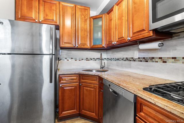 6125 98th Street 9F, Rego Park, NY 11374