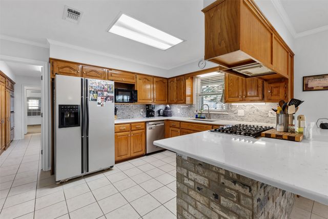 664 County Road 2360, Mt Pleasant, TX 75455