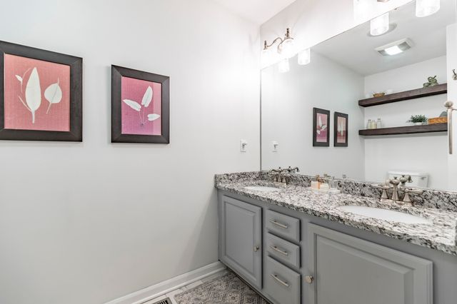 17 Browning Lane, Valparaiso, IN 46383