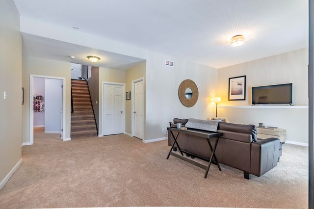 17 Browning Lane, Valparaiso, IN 46383