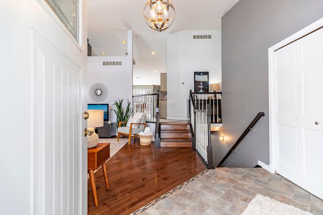 17 Browning Lane, Valparaiso, IN 46383