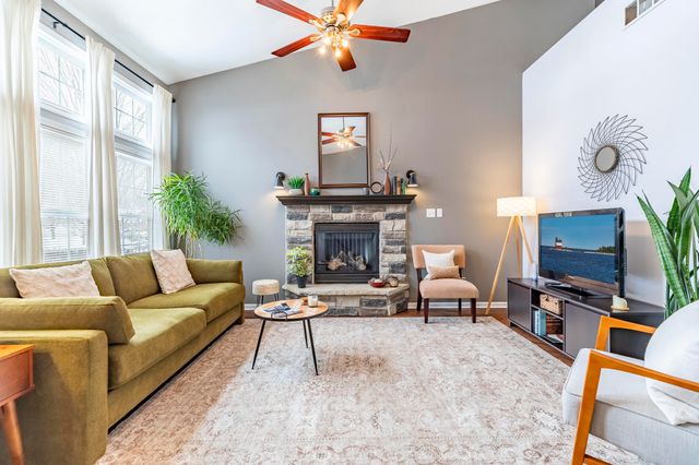 17 Browning Lane, Valparaiso, IN 46383