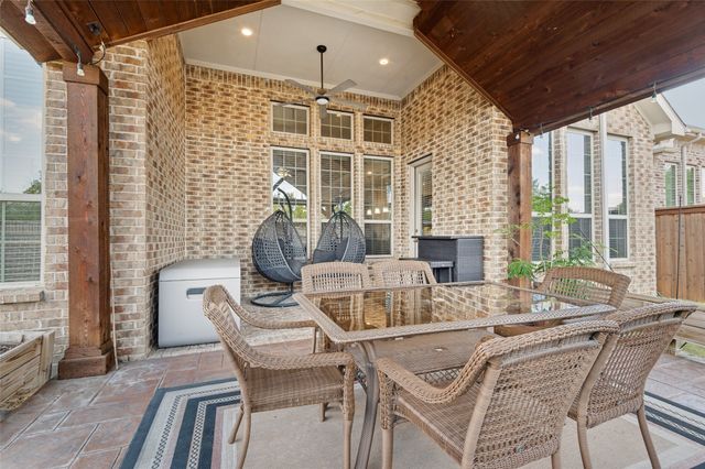 911 Mountain Laurel Drive, Euless, TX 76039