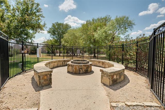 911 Mountain Laurel Drive, Euless, TX 76039