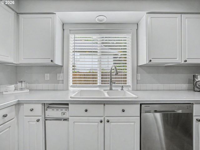 7008 Se STELLA Ct, Hillsboro, OR 97123