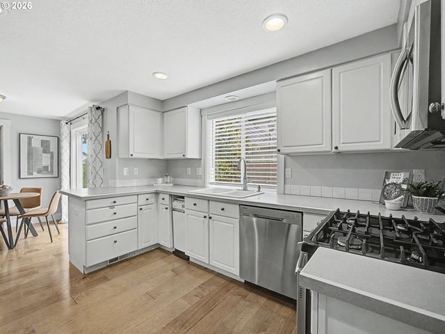 7008 Se STELLA Ct, Hillsboro, OR 97123