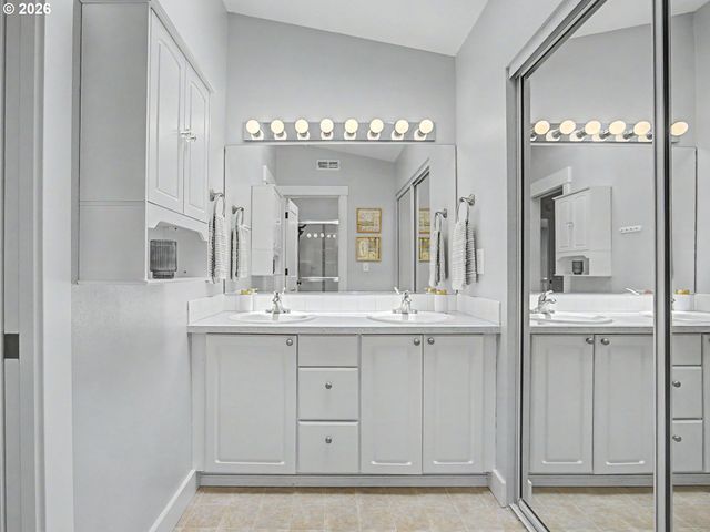 7008 Se STELLA Ct, Hillsboro, OR 97123