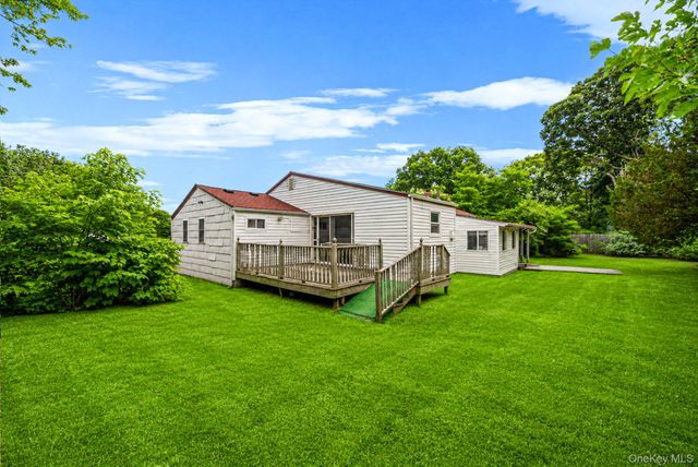14 Urn Court, Brentwood, NY 11717