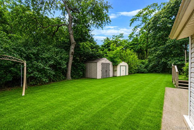 14 Urn Court, Brentwood, NY 11717