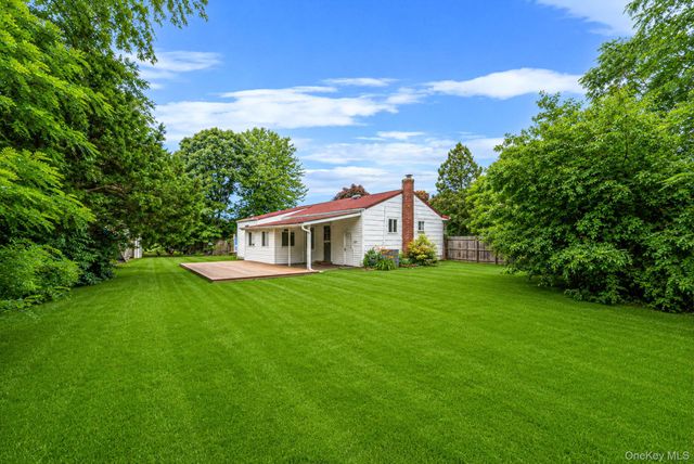 14 Urn Court, Brentwood, NY 11717