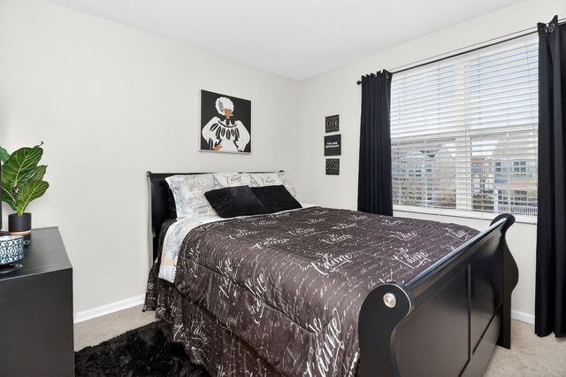 668 Four Seasons Boulevard, Aurora, IL 60504