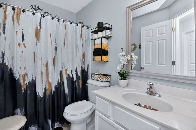 668 Four Seasons Boulevard, Aurora, IL 60504