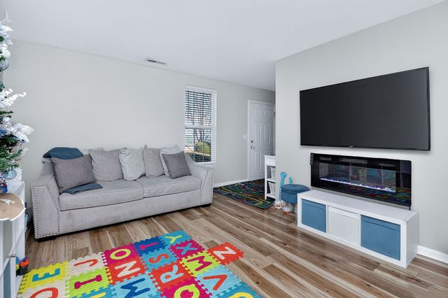 668 Four Seasons Boulevard, Aurora, IL 60504