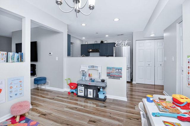 668 Four Seasons Boulevard, Aurora, IL 60504