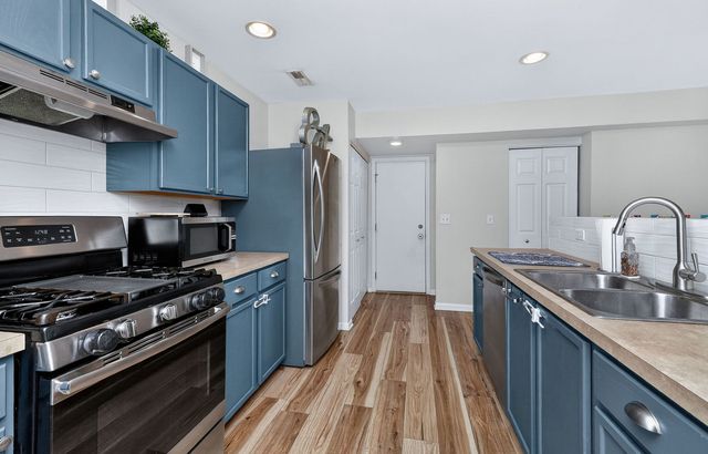 668 Four Seasons Boulevard, Aurora, IL 60504