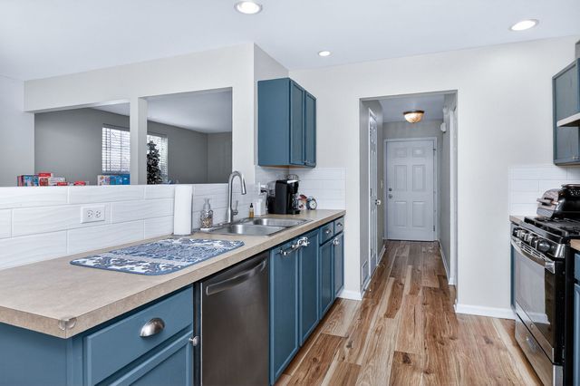 668 Four Seasons Boulevard, Aurora, IL 60504