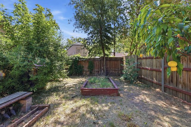 1828 Larkin Way, Sacramento, CA 95818