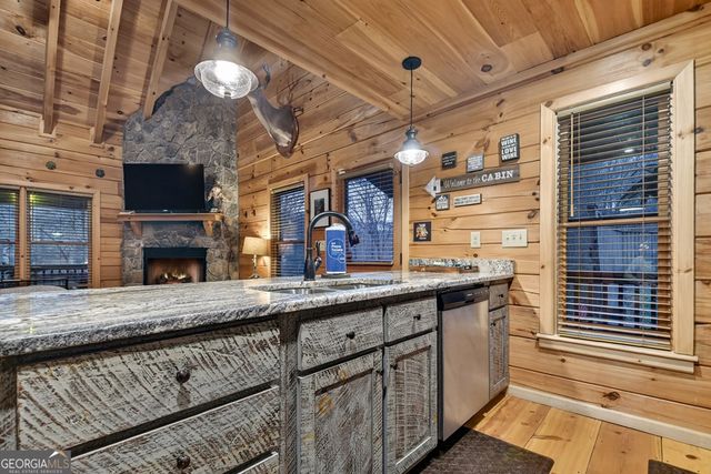 416 N Dustin Drive, Ellijay, GA 30540