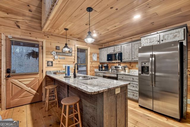 416 N Dustin Drive, Ellijay, GA 30540