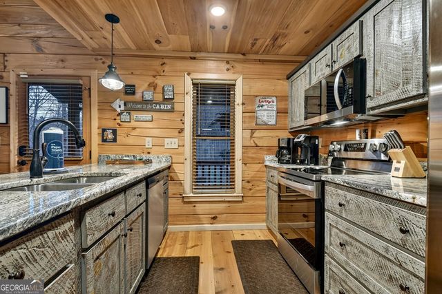 416 N Dustin Drive, Ellijay, GA 30540