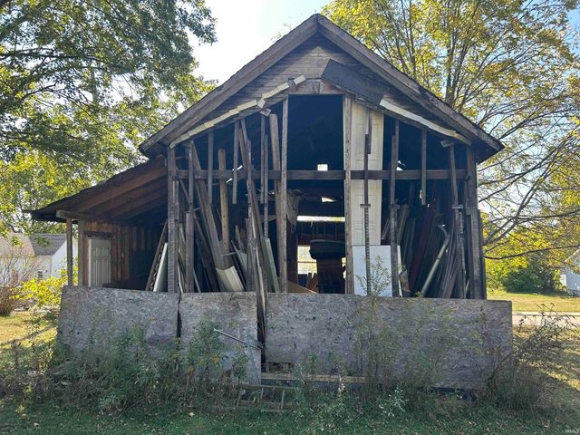 323 E commercial Street, Hartford City, IN 47348