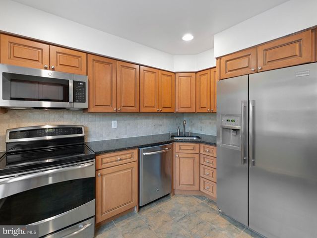 1809 SILVER CT, Hamilton, NJ 08690